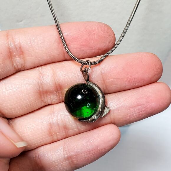 925 Dolphin Wrapped Around Green Glass Ball Charm 16" Necklace Retro - Picture 6 of 9
